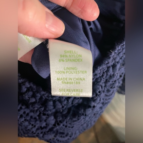 Lilly Pulitzer Scalloped‎ Shell Lace romper. Navy blue. Size medium - Picture 5 of 12